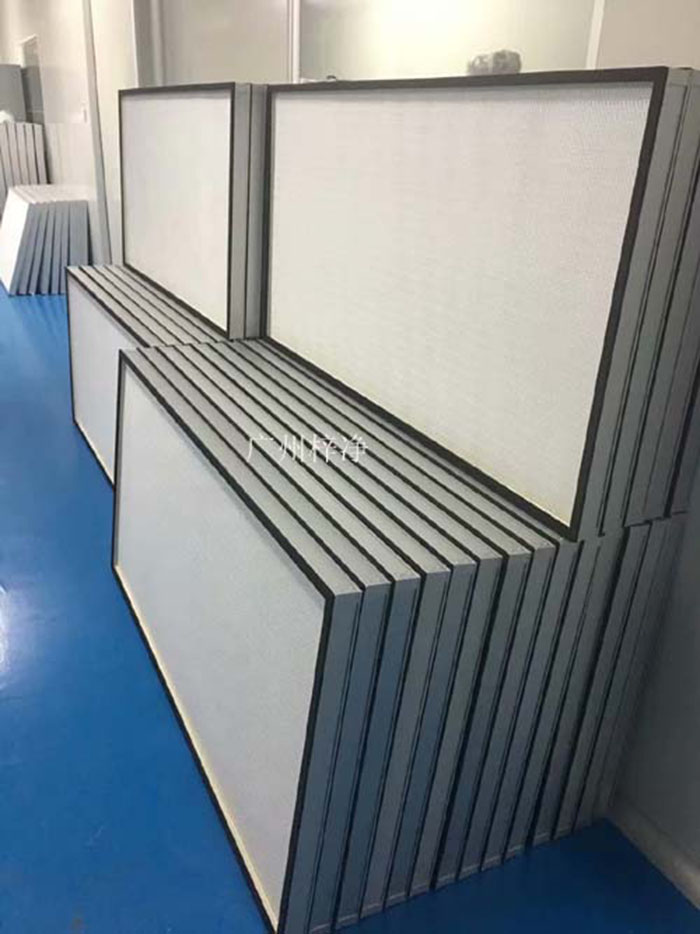 ULPA級(jí)超高效空氣過(guò)濾器適用于10000級(jí)-100級(jí)潔凈系統(tǒng)，空調(diào)系統(tǒng)，因此產(chǎn)品已廣泛應(yīng)用于電子、微電子、半導(dǎo)體、光器件、生物和醫(yī)藥線路、照相機(jī)和光學(xué)儀器、精密機(jī)械等多個(gè)領(lǐng)域。